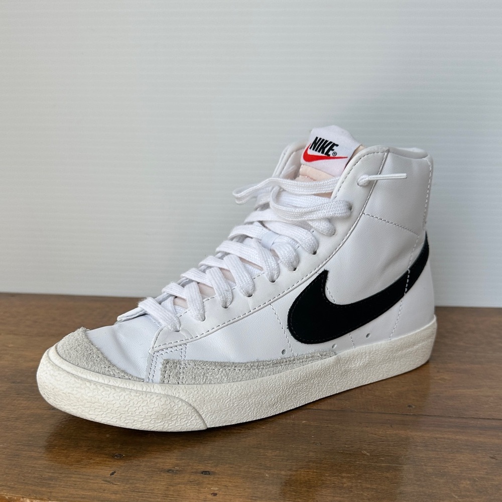 Nike Women’s Blazer Mid 77 Size 7.5